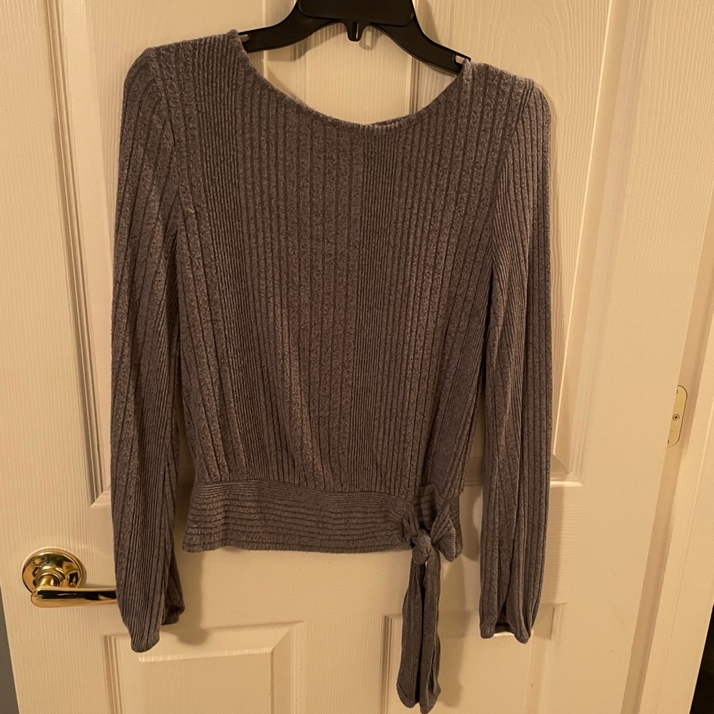 Long sleeve grey tee